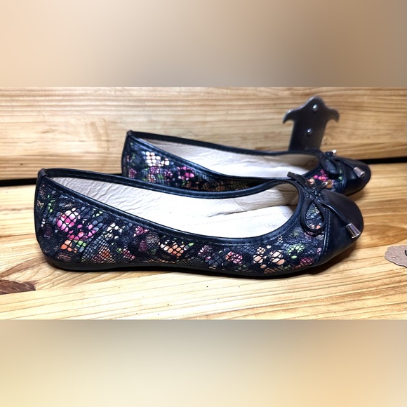 2 PAIR of P & W round toe ballet flats Black & cream lace floral w/ bow 605 - Picture 4 of 14